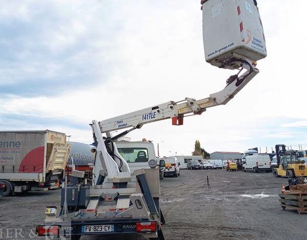 IVECO DAILY 35S14 AVEC NACELLE 141TLE – 12 M – DIESEL – 220 HEURES – ANNEE 2020 BLANC FV-823-CY