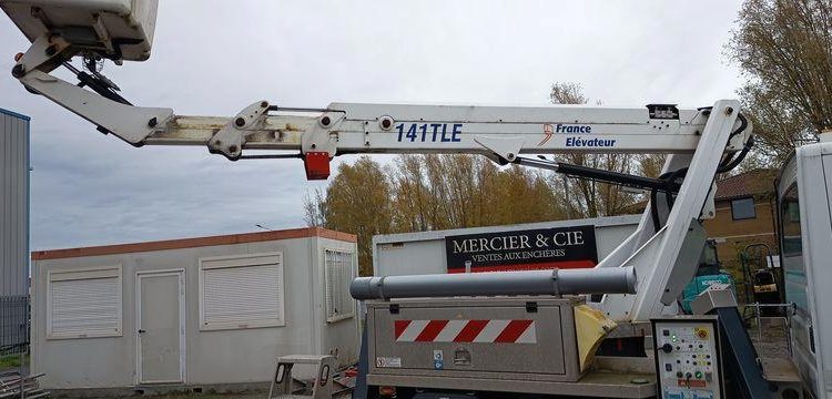 IVECO DAILY 35S14 AVEC NACELLE 141TLE – 12 M – DIESEL – 220 HEURES – ANNEE 2020 BLANC FV-823-CY