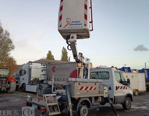 IVECO DAILY 35S14H AVEC NACELLE FRANCE ELEVATEUR 141 TLE – 12M – 344 HEURES- AN 2020 BLANC FW-805-AX