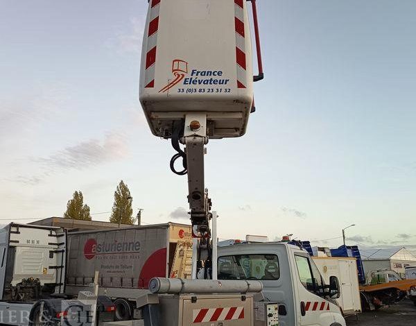 IVECO DAILY 35S14H AVEC NACELLE FRANCE ELEVATEUR 141 TLE – 12M – 344 HEURES- AN 2020 BLANC FW-805-AX