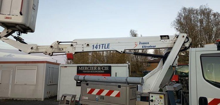 IVECO DAILY 35S14H AVEC NACELLE FRANCE ELEVATEUR 141 TLE – 12M – 344 HEURES- AN 2020 BLANC FW-805-AX