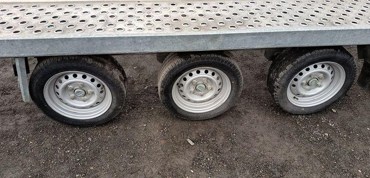 PHOENIX REMORQUE PORTE VOITURE 3 ESSIEUX – PTAC : 3,5 TONNES –  GN-860-AG