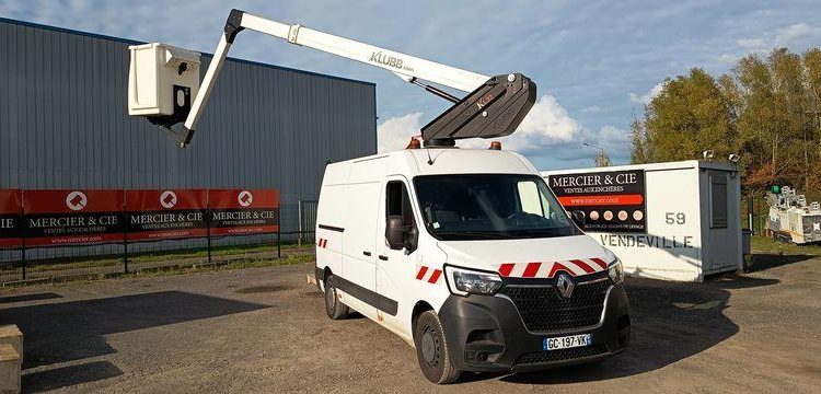 RENAULT MASTER AVEC NACELLE KLUBB KL32 / 10 M -DIESEL – 271 HEURES – 29791 KMS – AN 2016 BLANC GC-197-VK