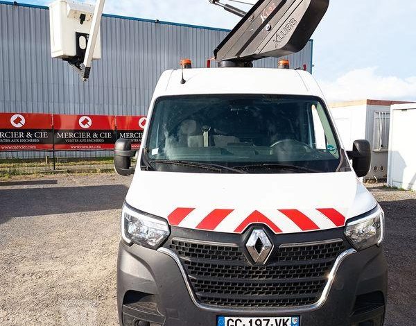 RENAULT MASTER AVEC NACELLE KLUBB KL32 / 10 M -DIESEL – 271 HEURES – 29791 KMS – AN 2016 BLANC GC-197-VK