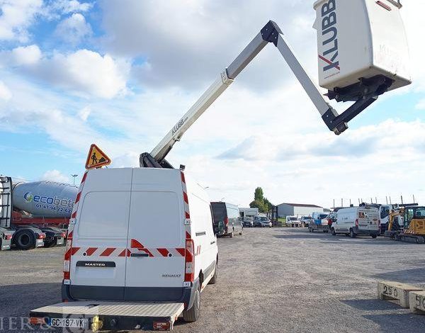 RENAULT MASTER AVEC NACELLE KLUBB KL32 / 10 M -DIESEL – 271 HEURES – 29791 KMS – AN 2016 BLANC GC-197-VK