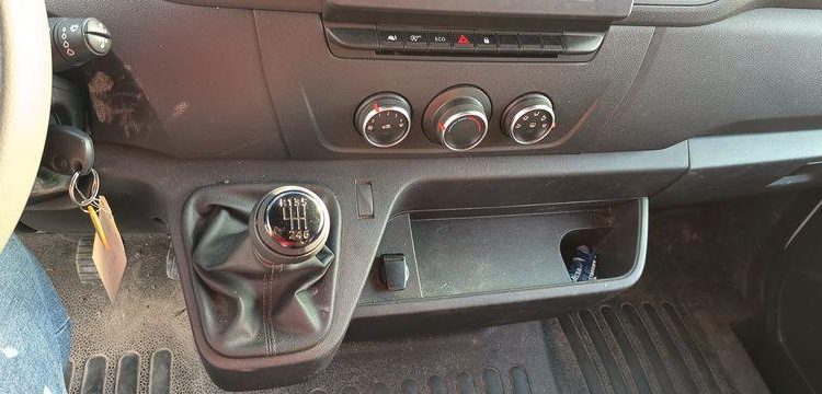 RENAULT MASTER AVEC NACELLE KLUBB KL32 / 10 M -DIESEL – 271 HEURES – 29791 KMS – AN 2016 BLANC GC-197-VK