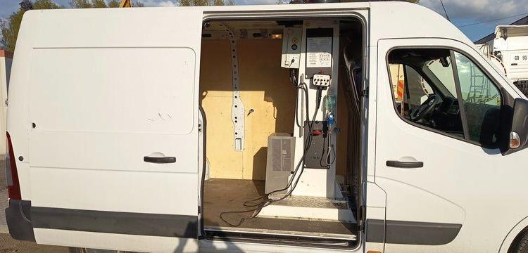 RENAULT MASTER AVEC NACELLE KLUBB KL32 / 10 M -DIESEL – 271 HEURES – 29791 KMS – AN 2016 BLANC GC-197-VK