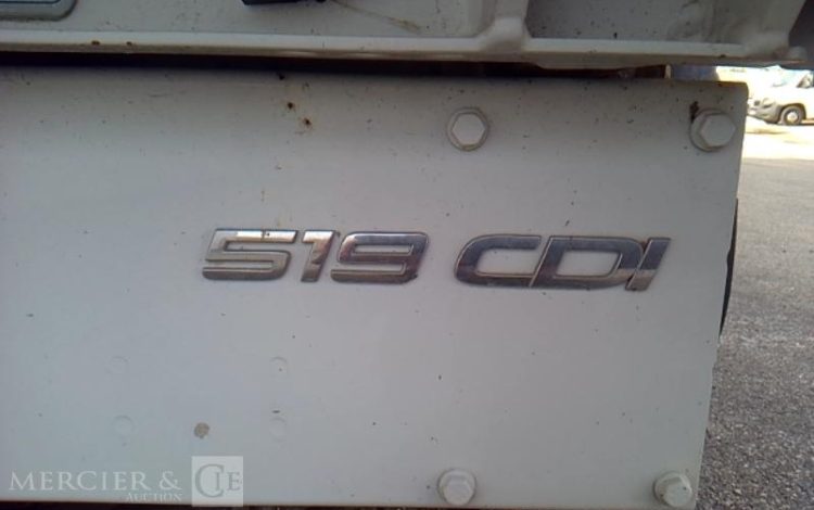 MERCEDES SPRINTER 519 CDI BENNE SIMPLE CABINE COFFRE BLANC GC-325-FG