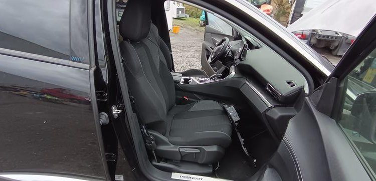 PEUGEOT 3008 STYLE SUV 1.5 BLUEHDi 131 CV / 96 KW – DIESEL – 196210 LMS – ANNEE 2022 NOIR GF-327-PV