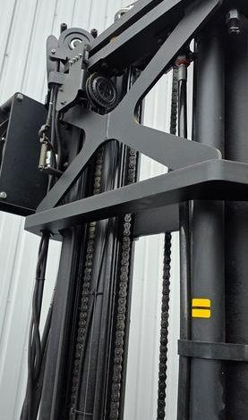 CHARIOT ELECTRIQUE LATERAL retract BT RRE160 MAT TRIPLEX CAPACITE 1,6T 8,5M  MV2