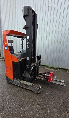 CHARIOT ELECTRIQUE LATERAL retract BT RRE160 MAT TRIPLEX CAPACITE 1,6T 8,5M  MV2