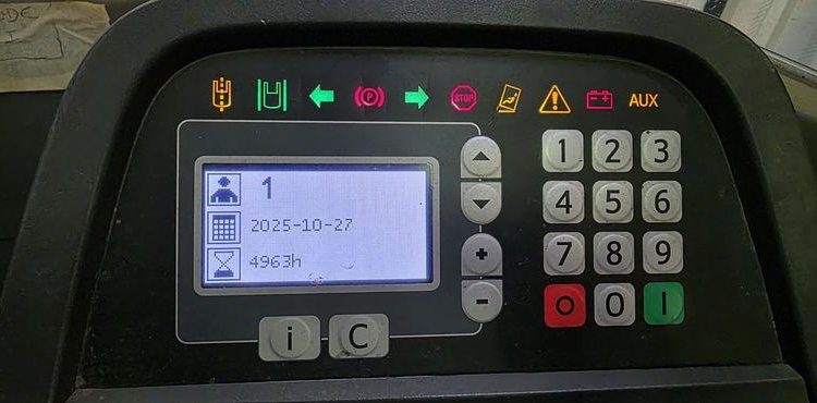 CHARIOT ELECTRIQUE LATERAL retract BT RRE160 MAT TRIPLEX CAPACITE 1,6T 8,5M  MV2