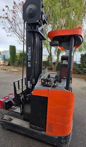 CHARIOT ELECTRIQUE LATERAL retract BT RRE160 MAT TRIPLEX CAPACITE 1,6T 8,5M  MV2