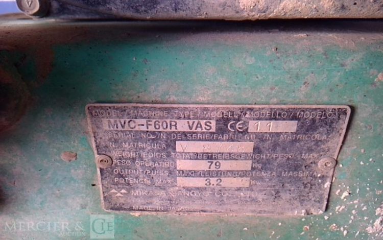 GENERIQUE PLAQUE VIBRANTE 70KG PQ1 ESS. VERT PLA750938