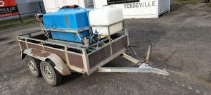 KERENZO PLATEAU 2 ESSIEUX EQUIPE 2 CUVES PVC 100L ET 400L POMPE ELECT. ET LANCE – L:2.50  REMKE