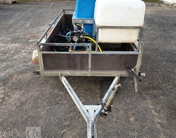 KERENZO PLATEAU 2 ESSIEUX EQUIPE 2 CUVES PVC 100L ET 400L POMPE ELECT. ET LANCE – L:2.50  REMKE