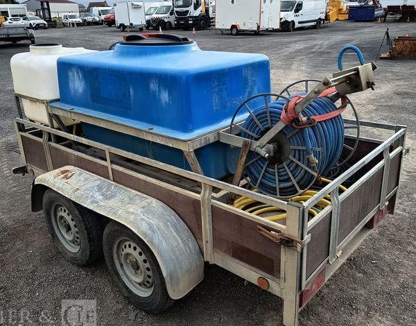 KERENZO PLATEAU 2 ESSIEUX EQUIPE 2 CUVES PVC 100L ET 400L POMPE ELECT. ET LANCE – L:2.50  REMKE