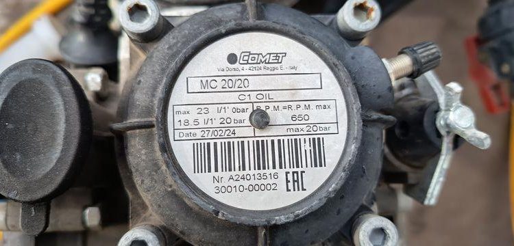 KERENZO PLATEAU 2 ESSIEUX EQUIPE 2 CUVES PVC 100L ET 400L POMPE ELECT. ET LANCE – L:2.50  REMKE