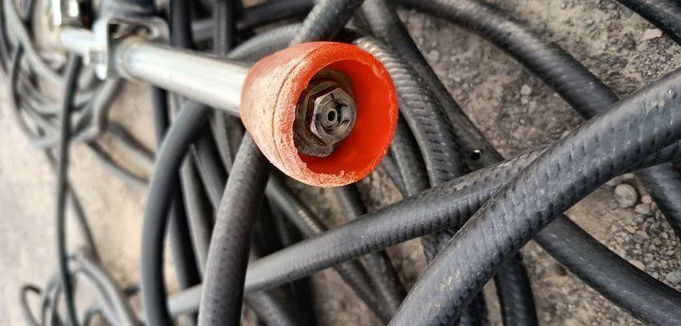 KERENZO PLATEAU 2 ESSIEUX EQUIPE 2 CUVES PVC 100L ET 400L POMPE ELECT. ET LANCE – L:2.50  REMKE