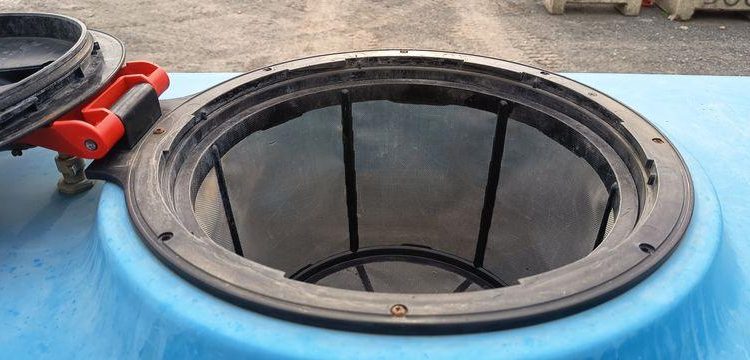 KERENZO PLATEAU 2 ESSIEUX EQUIPE 2 CUVES PVC 100L ET 400L POMPE ELECT. ET LANCE – L:2.50  REMKE