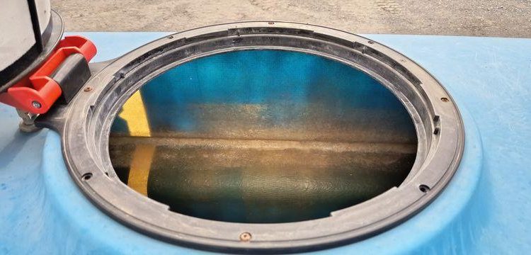 KERENZO PLATEAU 2 ESSIEUX EQUIPE 2 CUVES PVC 100L ET 400L POMPE ELECT. ET LANCE – L:2.50  REMKE