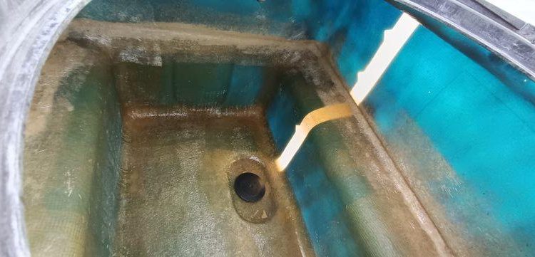 KERENZO PLATEAU 2 ESSIEUX EQUIPE 2 CUVES PVC 100L ET 400L POMPE ELECT. ET LANCE – L:2.50  REMKE