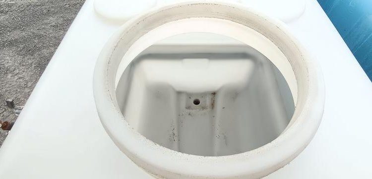 KERENZO PLATEAU 2 ESSIEUX EQUIPE 2 CUVES PVC 100L ET 400L POMPE ELECT. ET LANCE – L:2.50  REMKE