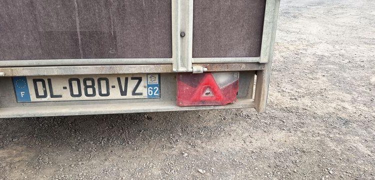 KERENZO PLATEAU 2 ESSIEUX EQUIPE 2 CUVES PVC 100L ET 400L POMPE ELECT. ET LANCE – L:2.50  REMKE