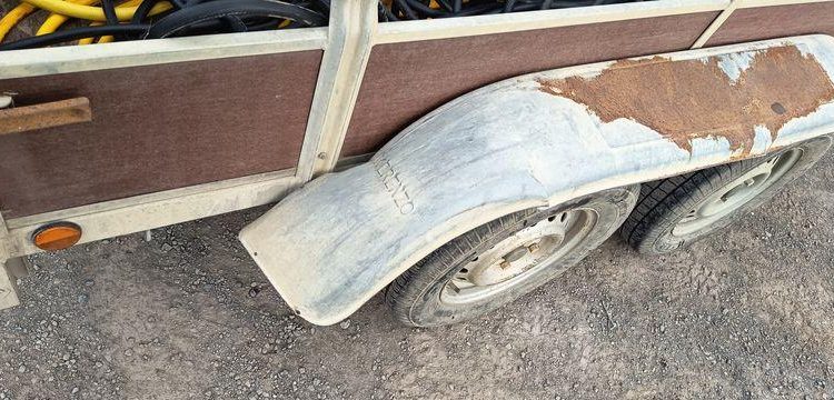 KERENZO PLATEAU 2 ESSIEUX EQUIPE 2 CUVES PVC 100L ET 400L POMPE ELECT. ET LANCE – L:2.50  REMKE