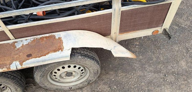 KERENZO PLATEAU 2 ESSIEUX EQUIPE 2 CUVES PVC 100L ET 400L POMPE ELECT. ET LANCE – L:2.50  REMKE