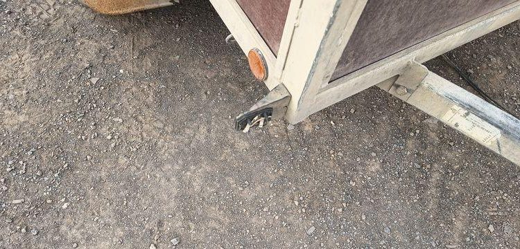 KERENZO PLATEAU 2 ESSIEUX EQUIPE 2 CUVES PVC 100L ET 400L POMPE ELECT. ET LANCE – L:2.50  REMKE