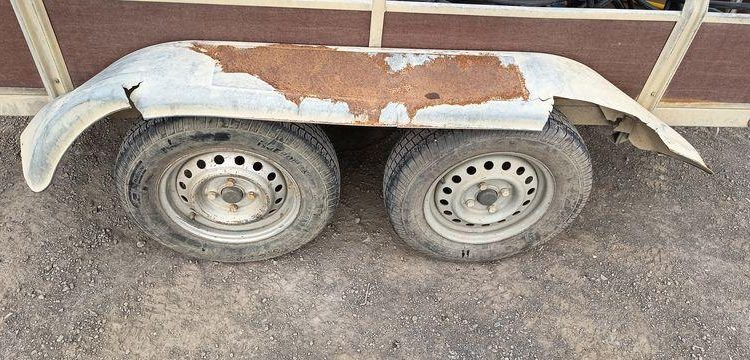 KERENZO PLATEAU 2 ESSIEUX EQUIPE 2 CUVES PVC 100L ET 400L POMPE ELECT. ET LANCE – L:2.50  REMKE