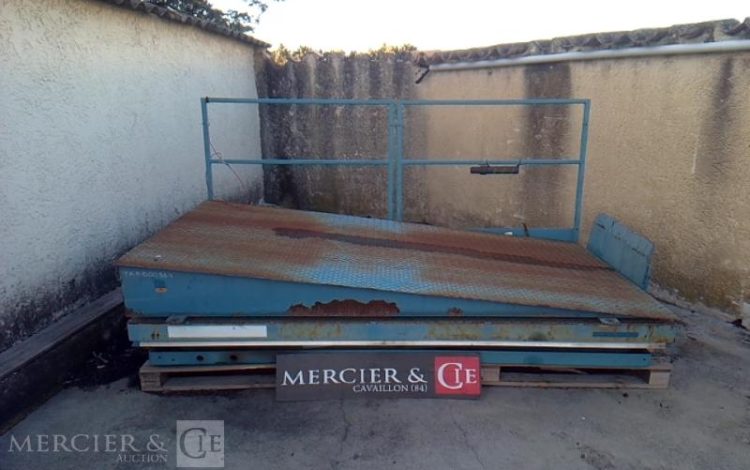 TABLE ELEVATRICE  TAB000514