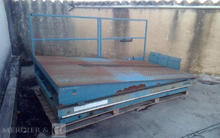 TABLE ELEVATRICE  TAB000514