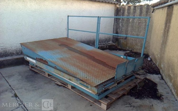 TABLE ELEVATRICE  TAB000514