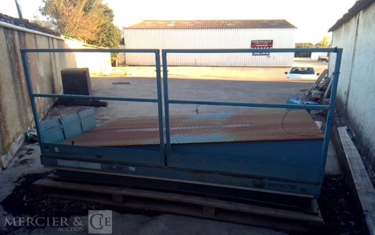 TABLE ELEVATRICE  TAB000514