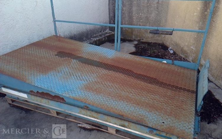 TABLE ELEVATRICE  TAB000514