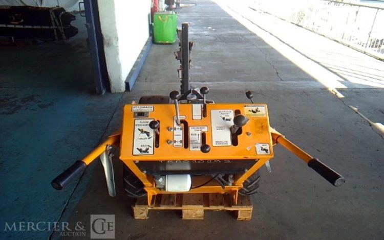 GENERIQUE TRANCHEUSE SOLS HYDRAULIQUE JAUNE TRA010192