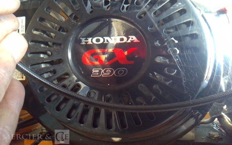 GENERIQUE TRANCHEUSE SOLS HYDRAULIQUE JAUNE TRA010192