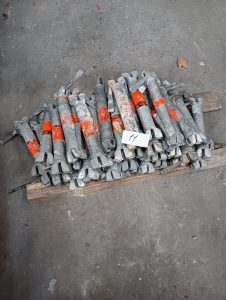 Autre Lot composé de 50 éléments métalliques de 30 cm de la marque Layer, utilisés pou  11