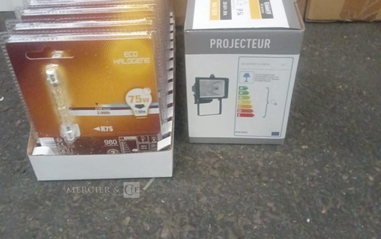 Autre Lot de 36 pièces comprenant des projecteurs halogènes IP54 pour éclairage extéri  120