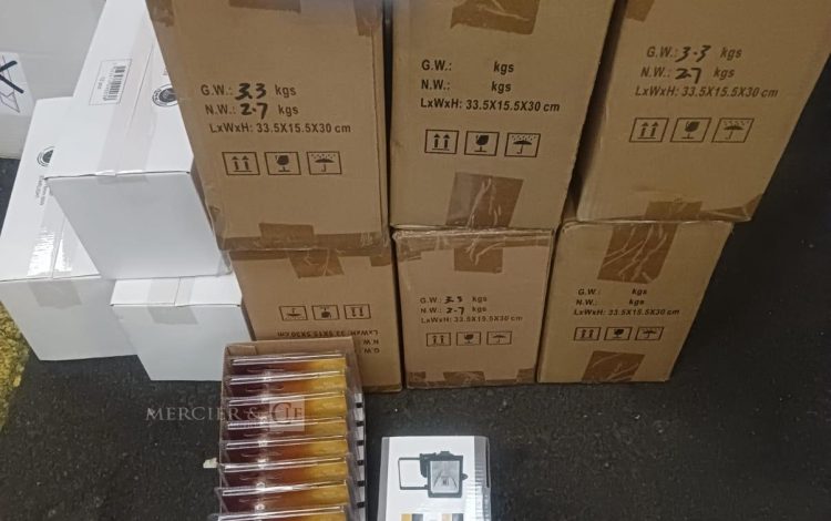 Autre Lot de 36 pièces comprenant des projecteurs halogènes IP54 pour éclairage extéri  124