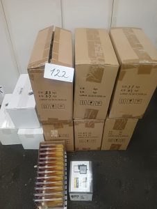 Autre Lot de 36 pièces comprenant des projecteurs halogènes IP54 pour éclairage extéri  125