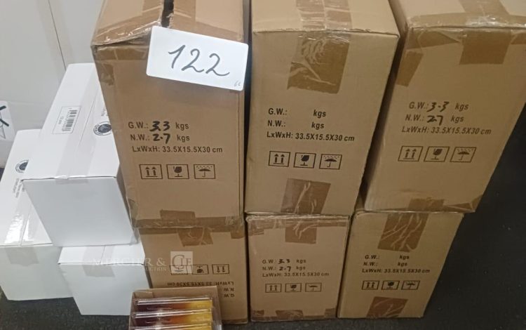 Autre Lot de 36 pièces comprenant des projecteurs halogènes IP54 pour éclairage extéri  125