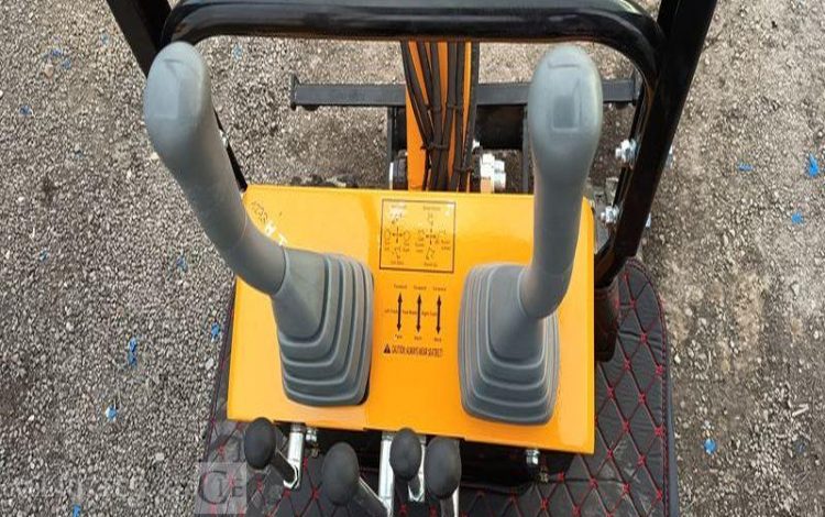 HIGHTOP MICROPELLE HT10 SUR CHENILLES DIESEL 1T – ANNEE 2025 – MATERIEL NEUF  1282HT10