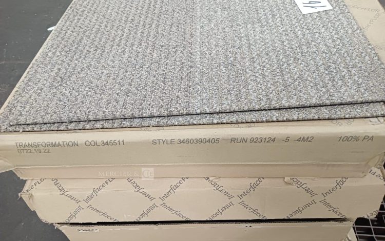 Autre Lot d&rsquo;environ 32 m2 de dalles de moquette Transformation Col 345511 , marque Int  168