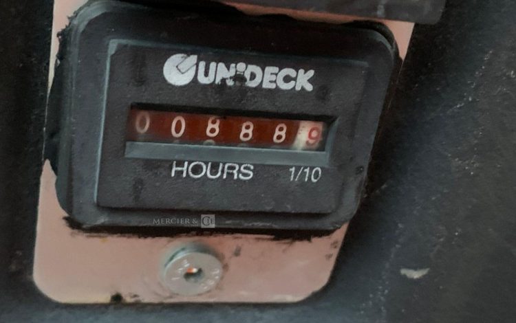 AUSA D100 AHA  DUM010042