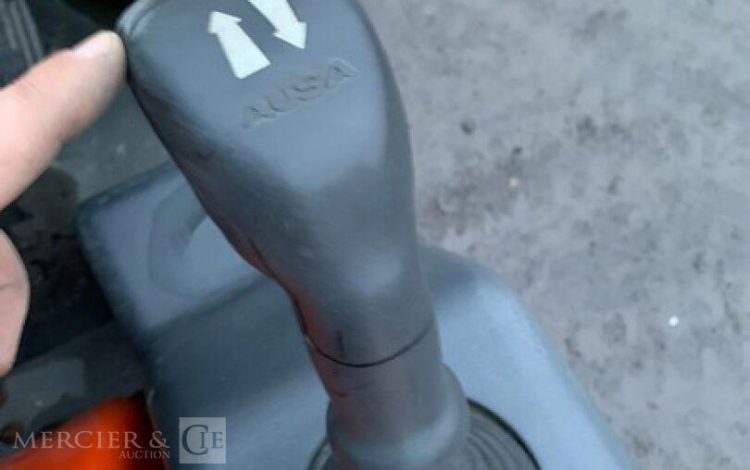 AUSA D100 AHA  DUM010042