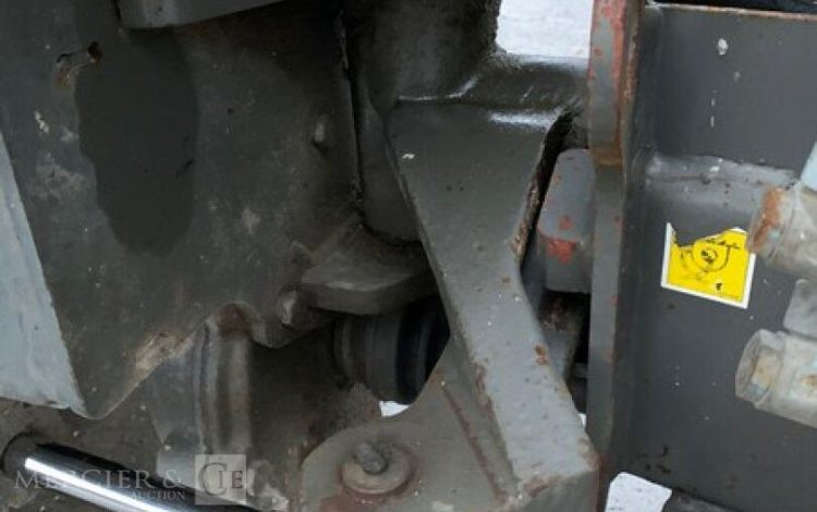 AUSA D100 AHA  DUM010042