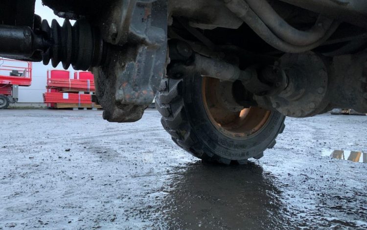 AUSA D100 AHA  DUM010042